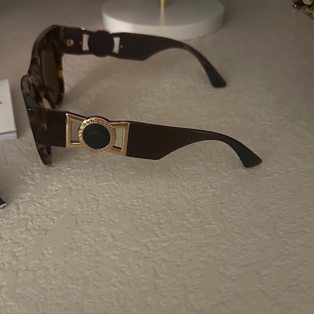 Versace Brown Tortoise Sunglasses - Picture 13 of 14